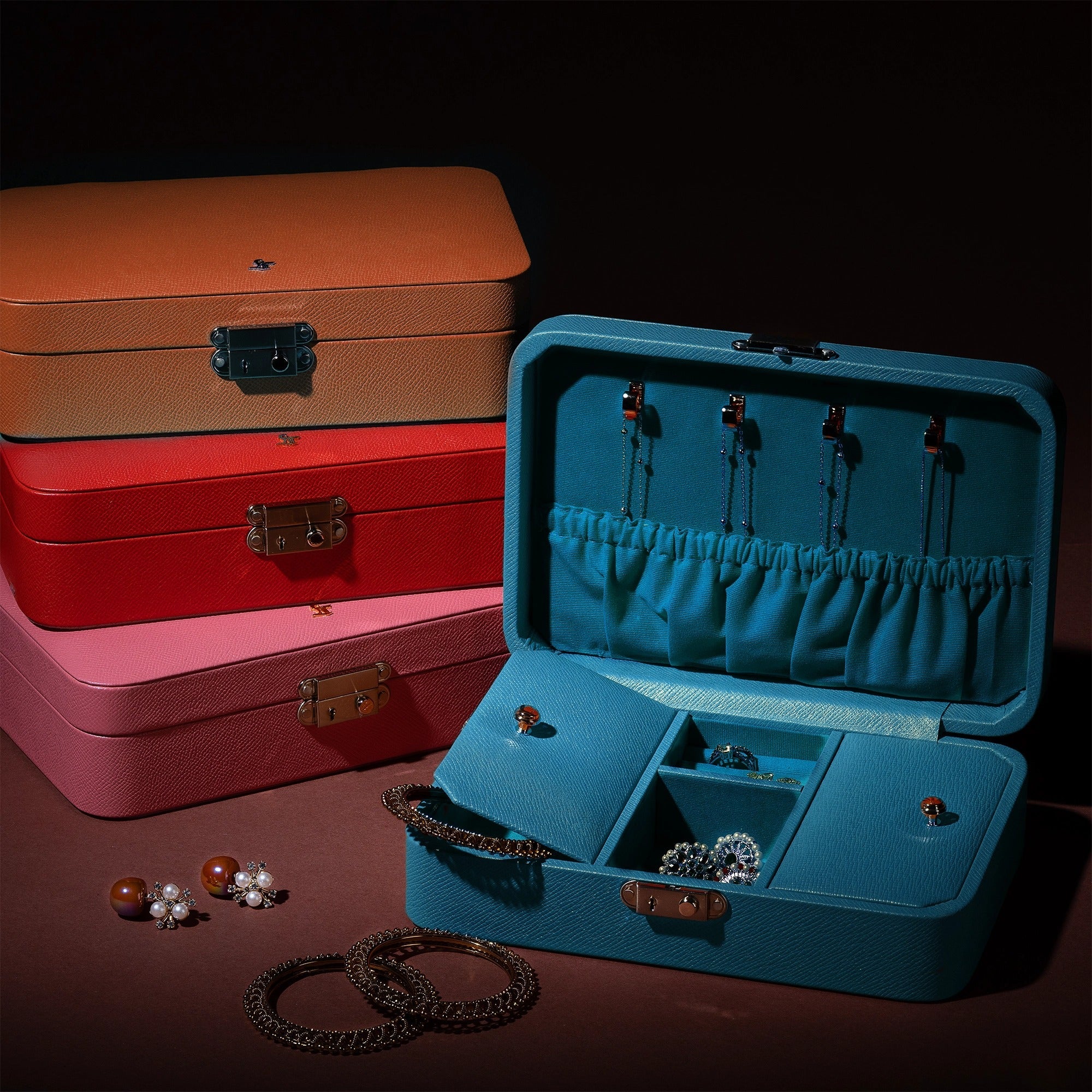 "Leather jewellery box
jewellery box
Jewellery organizer"