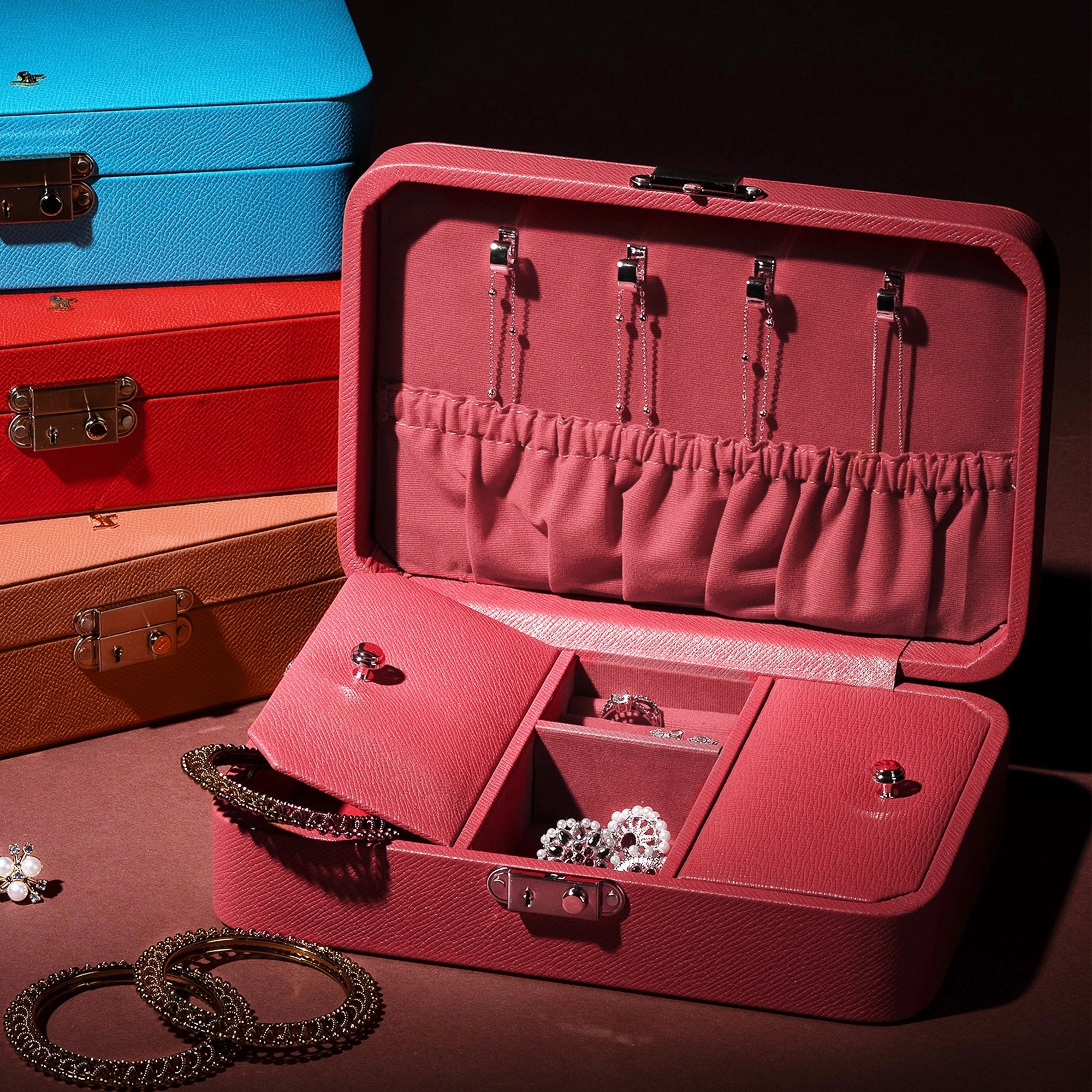 "Leather jewellery box
jewellery box
Jewellery organizer"