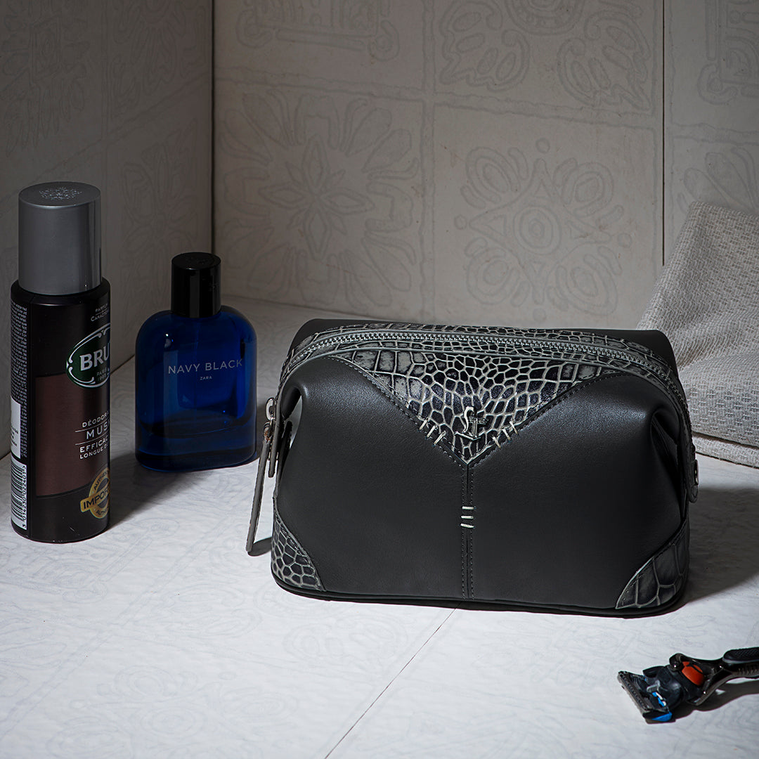 Toiletry bag for women