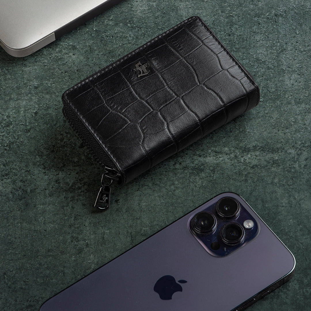 Genuine leather card holder with full zip