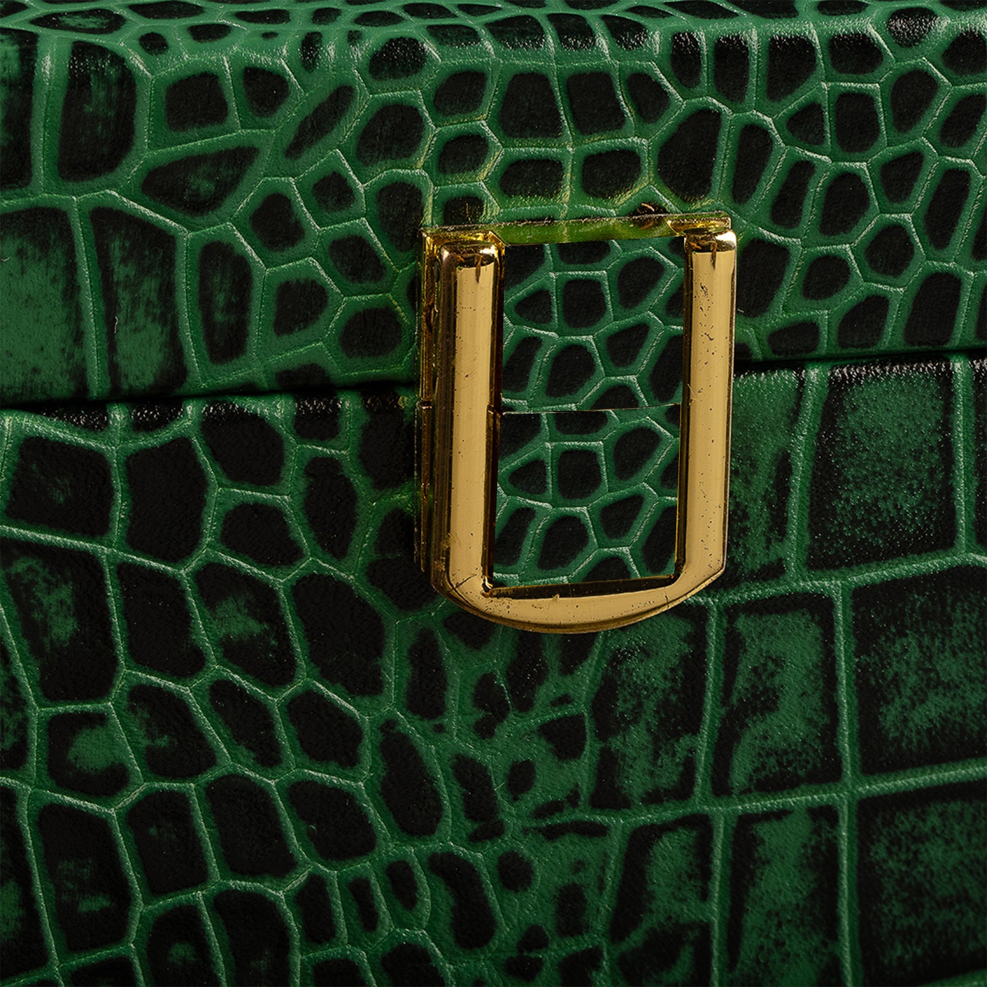 Premium Metal Push Lock on Genuine Leather Watch Box – Secure and Stylish Design