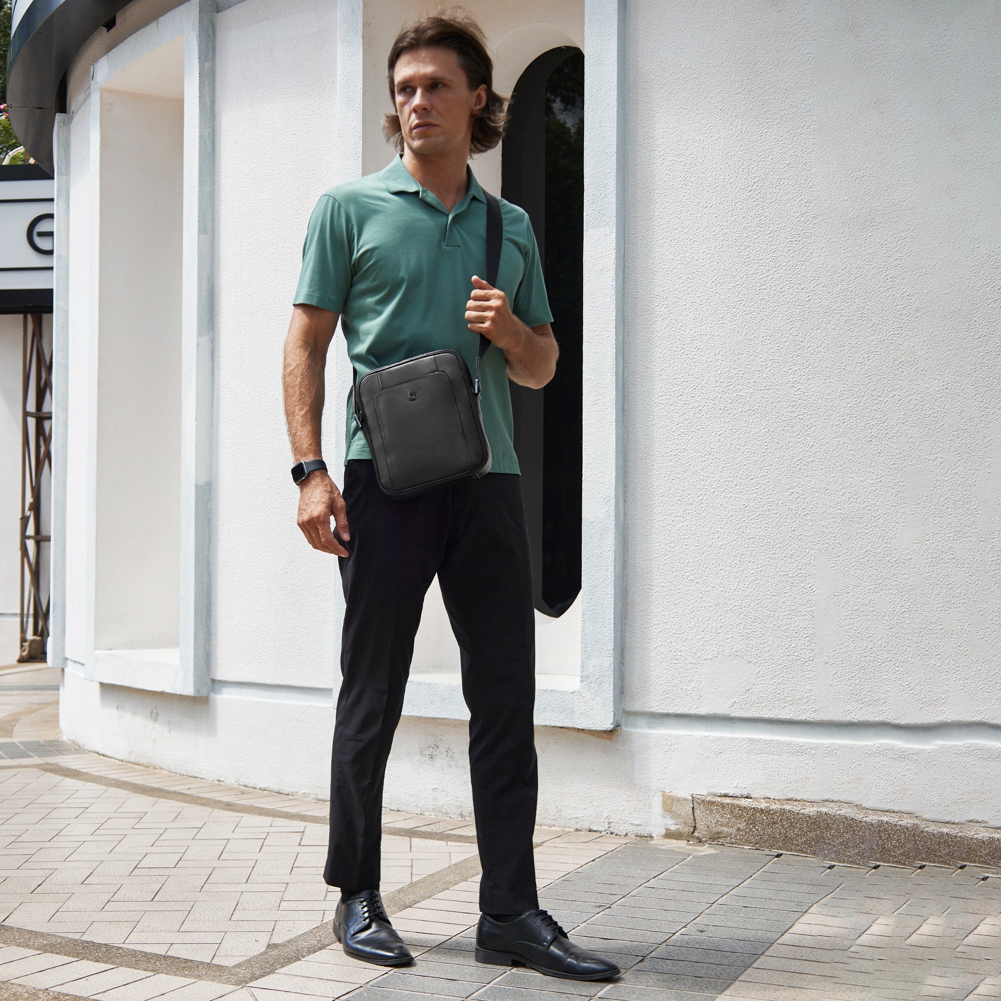 Leather messenger bag for office