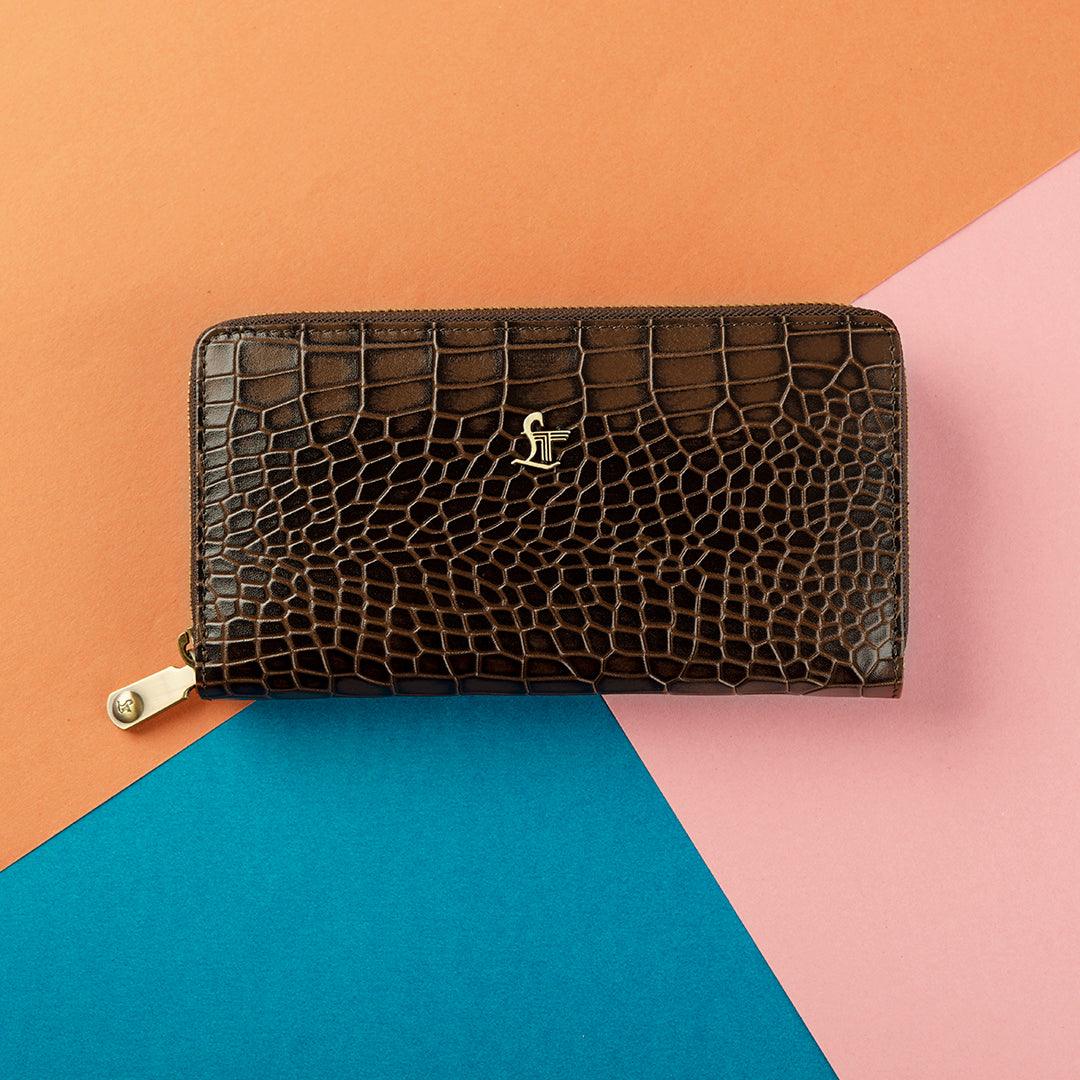 Palm II | Deep Cut Leather Wallet for Women | 100% Genuine Leather | Color: Brown