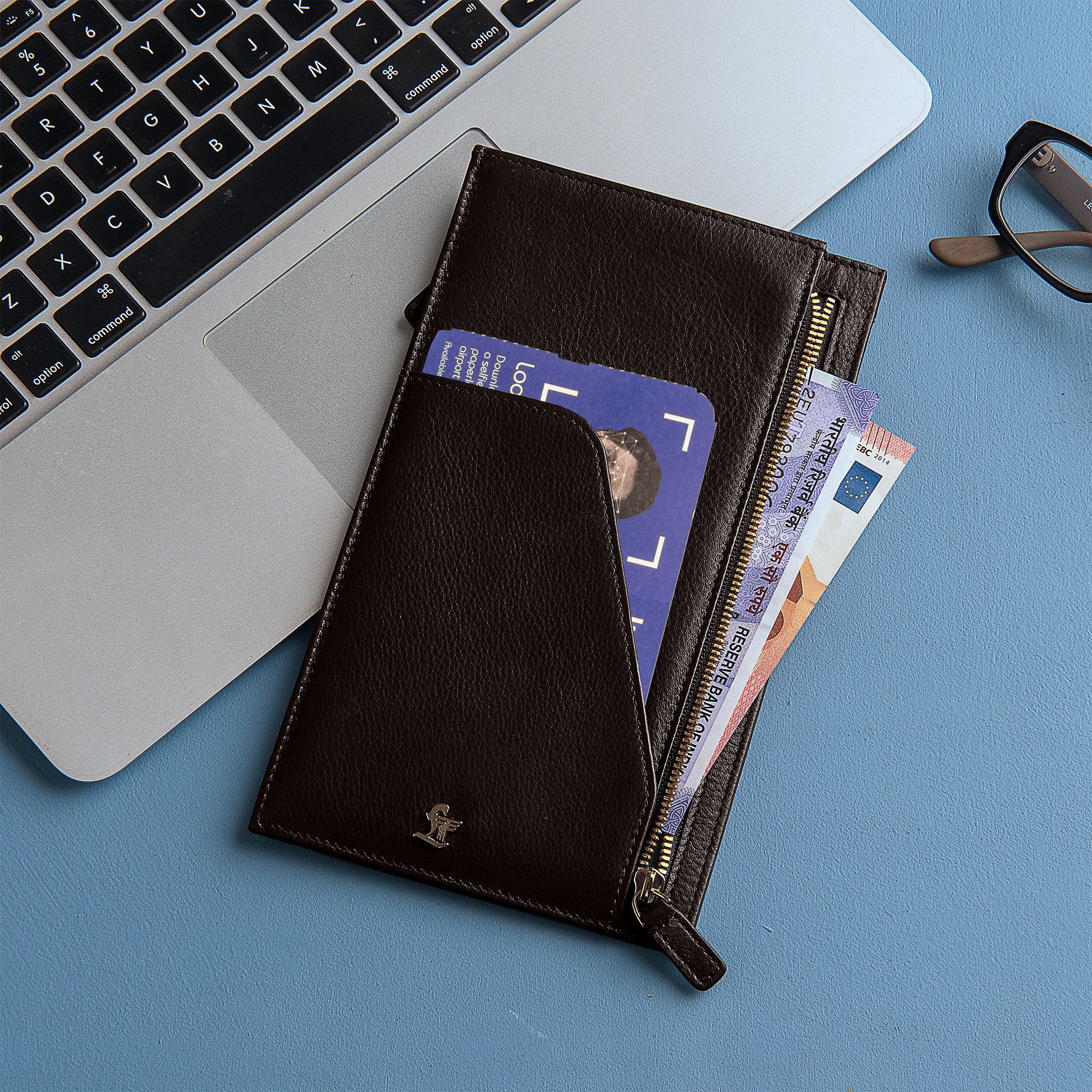 Full Family Passport Holder in Genuine Leather – Premium travel organizer for up to 5 passports with luxury leather design.