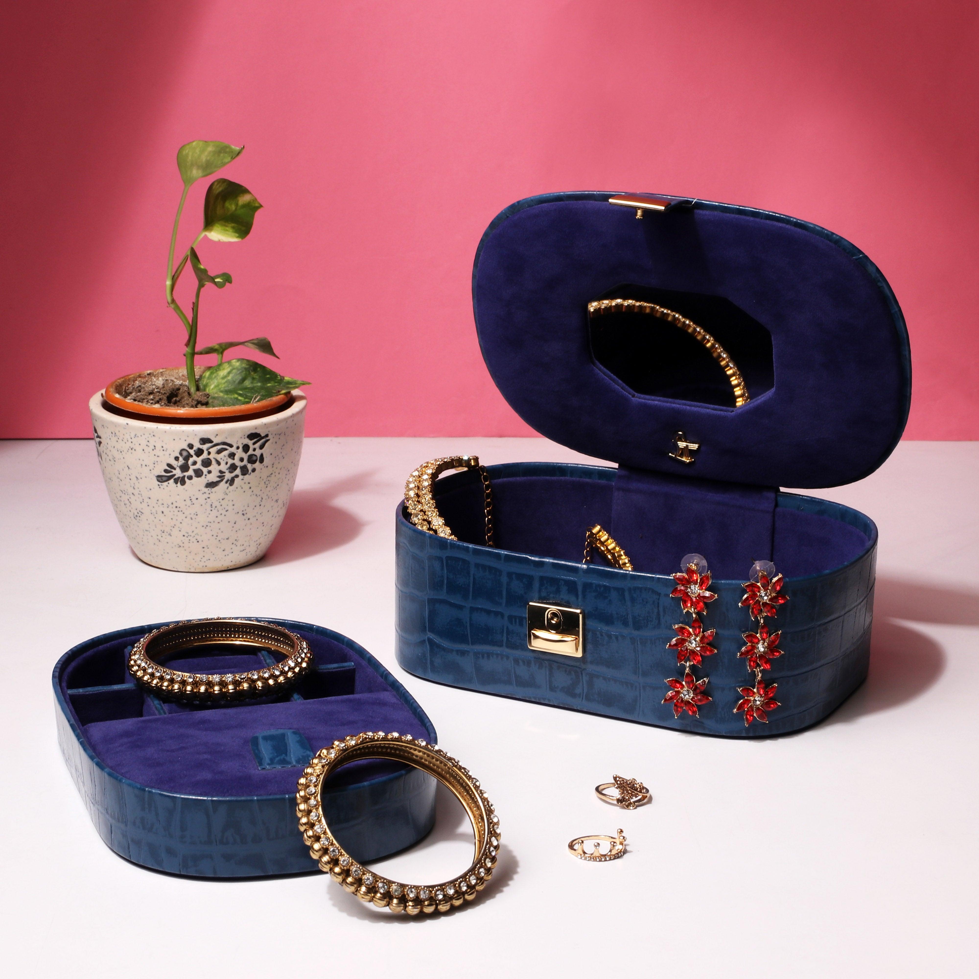 Jewellary Box III - Leather Talks