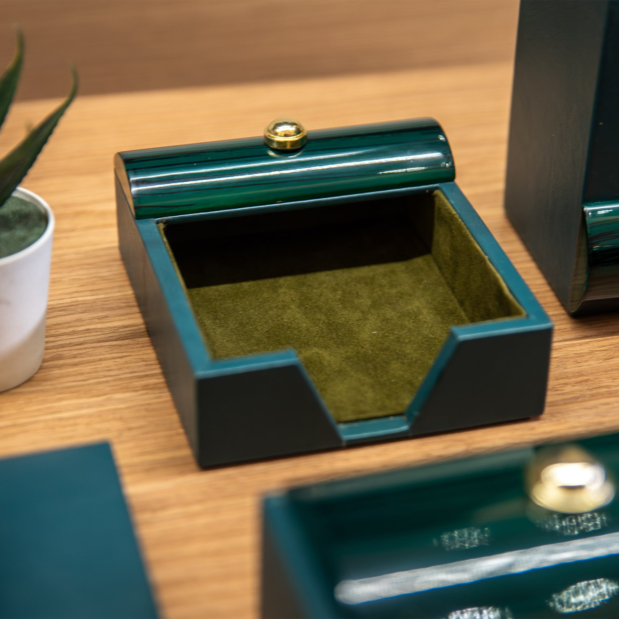 Leather Planner Set for Desk Organization – A premium leather planner set to keep your desk and tasks in order.