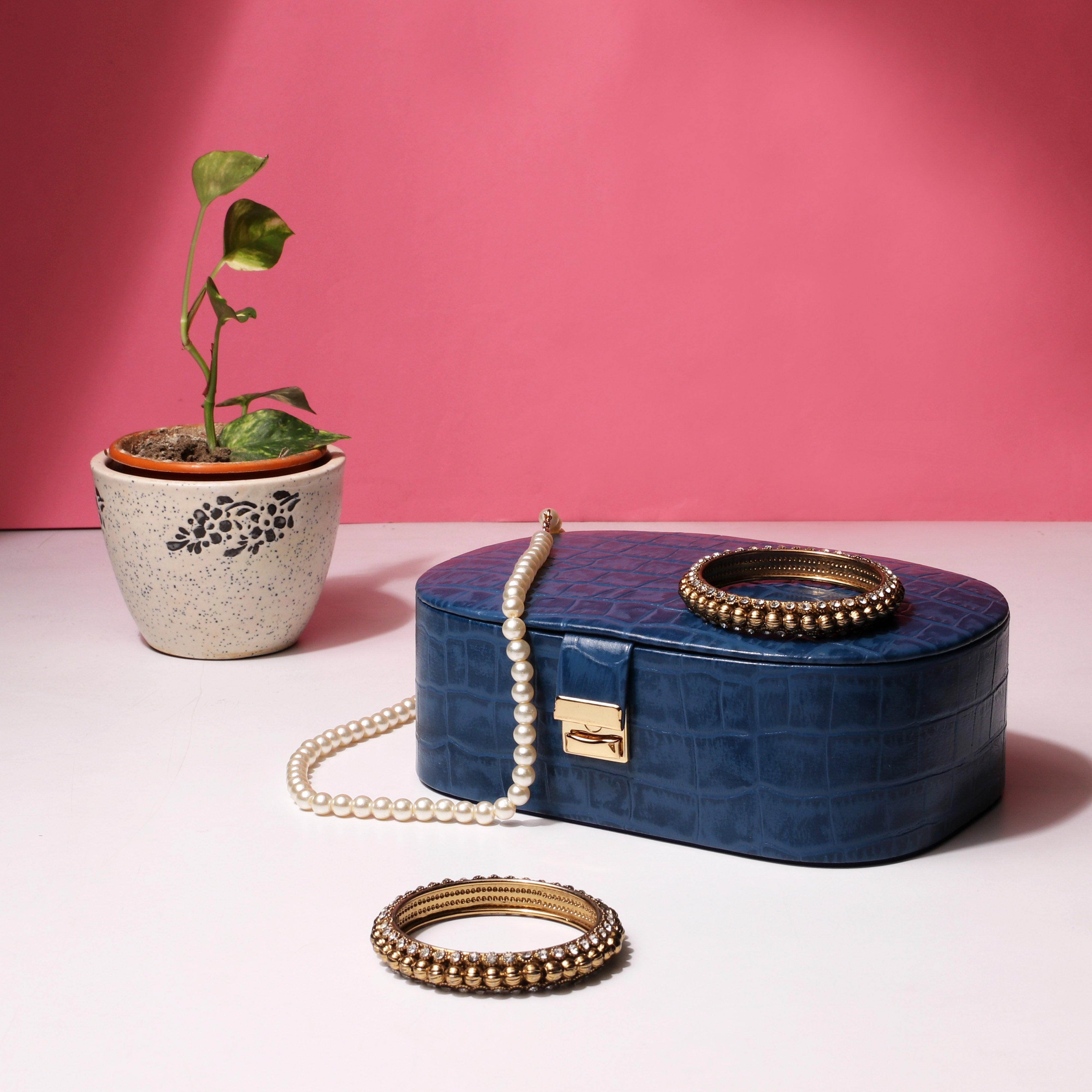 Jewellary Box III - Leather Talks