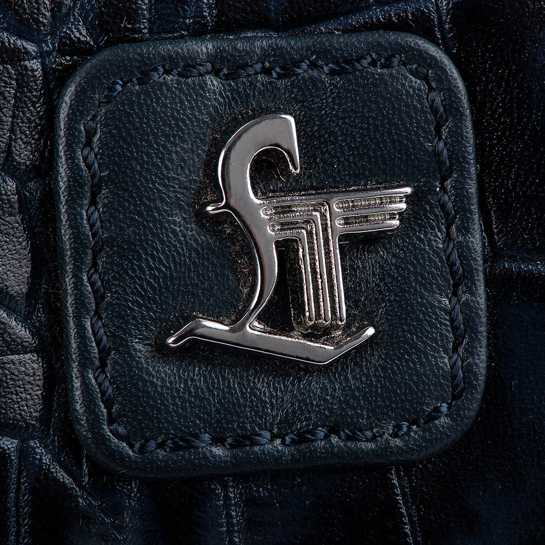 Professional look with man holding Laptop Sleeve IV leather office bag