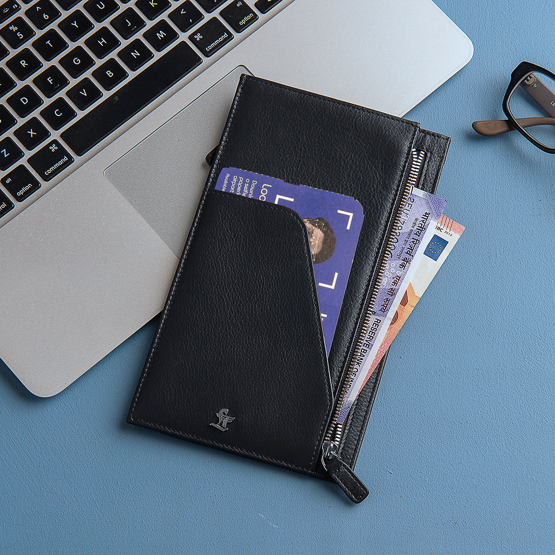 Luxury Travel Passport Holder for Families – Genuine leather passport cover wallet with space for five passports, combining style and functionality.