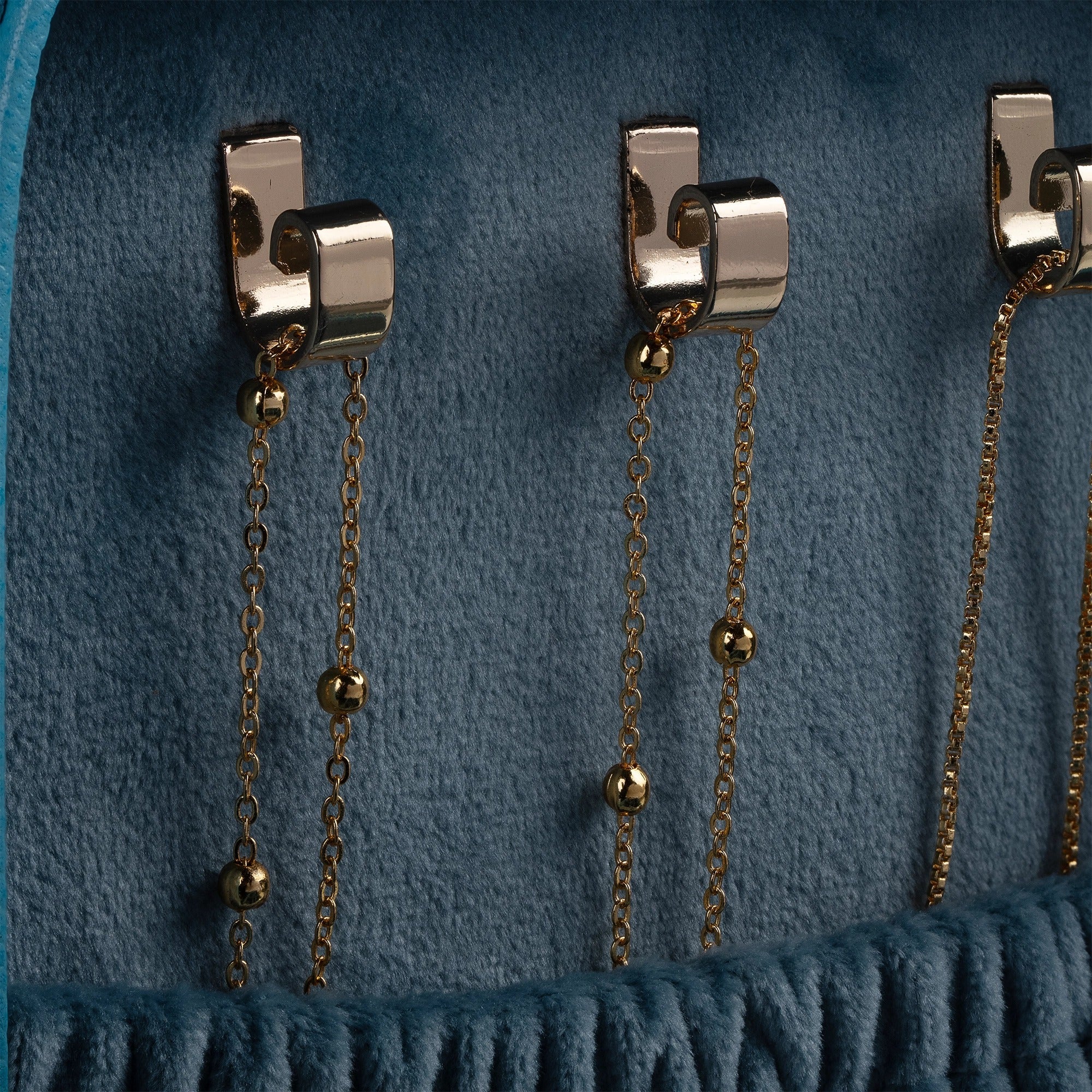 "Jewellery box 
Leather travel jewellery case 
Leather jewellery box 
Travel friendly Jewellery case"