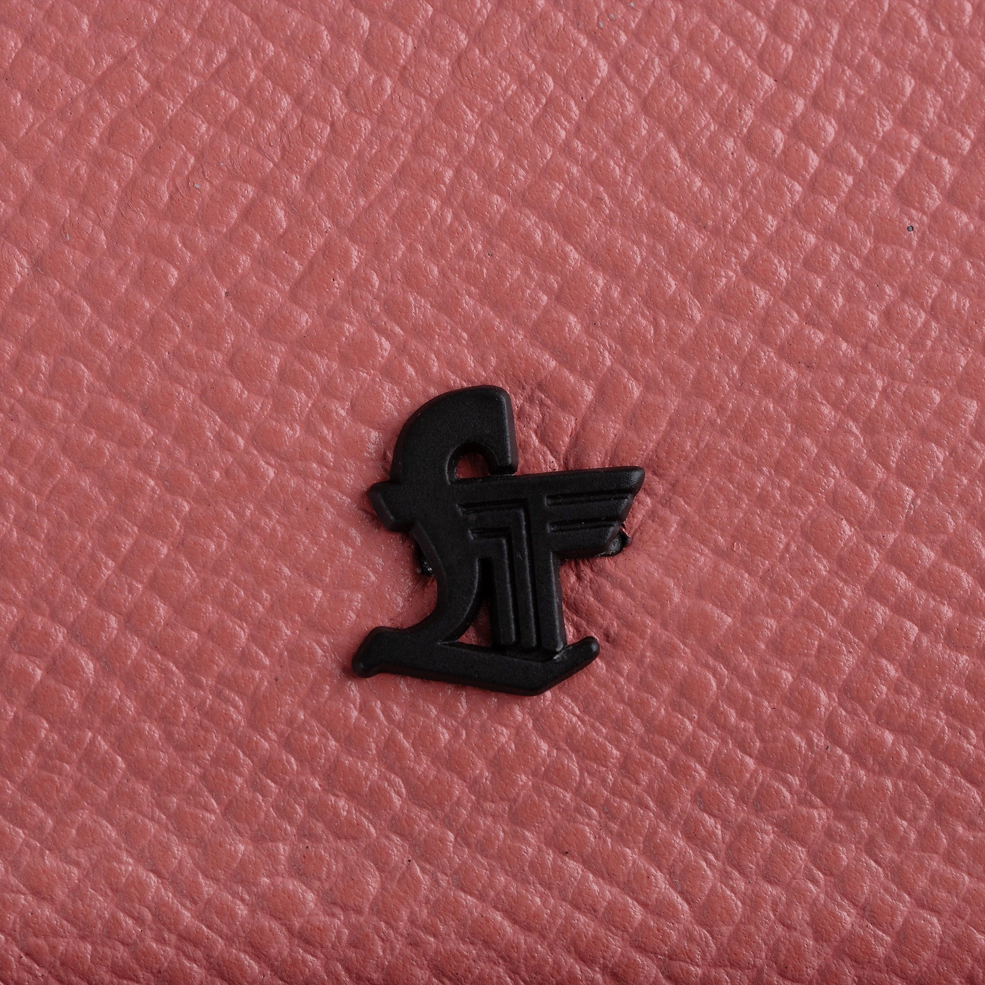 "Jewellery box 
Leather travel jewellery case 
Leather jewellery box 
Travel friendly Jewellery case"