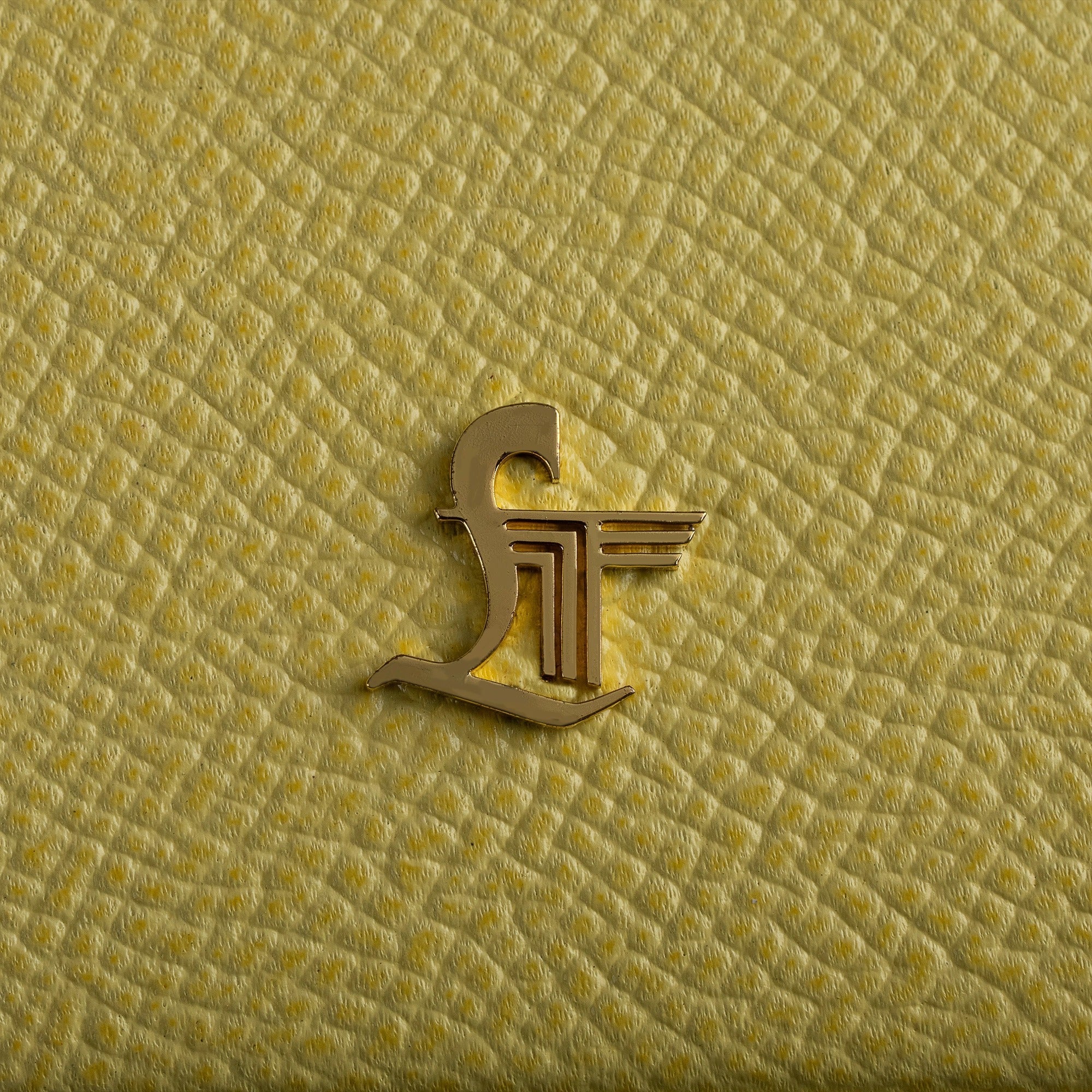 "Jewellery box 
Leather travel jewellery case 
Leather jewellery box 
Travel friendly Jewellery case"