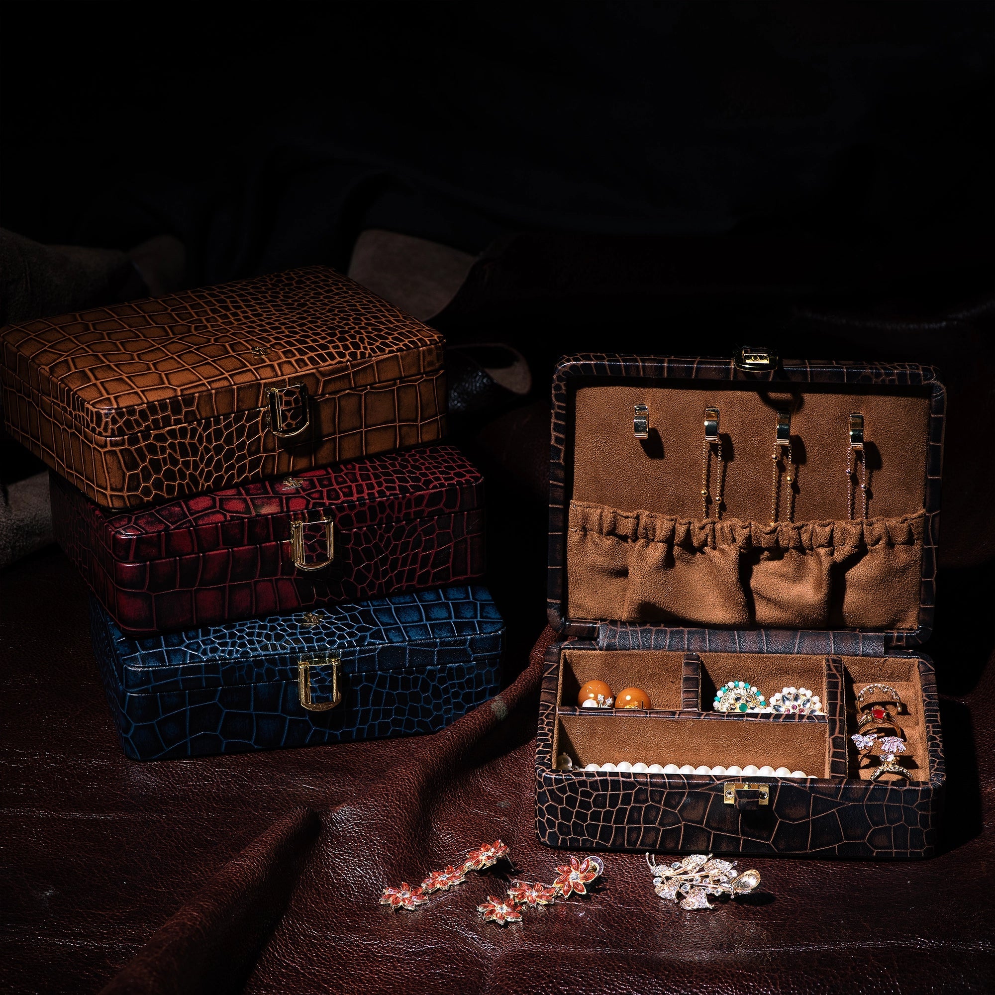 "Leather jewellery box 
jewellery box 
Jewellery organizer"