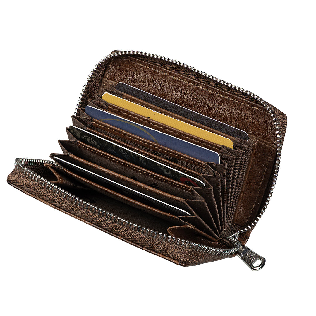 Premium leather card holder for secure storage – High-quality leather card holder that combines style and practicality, keeping your cards safe and organized.