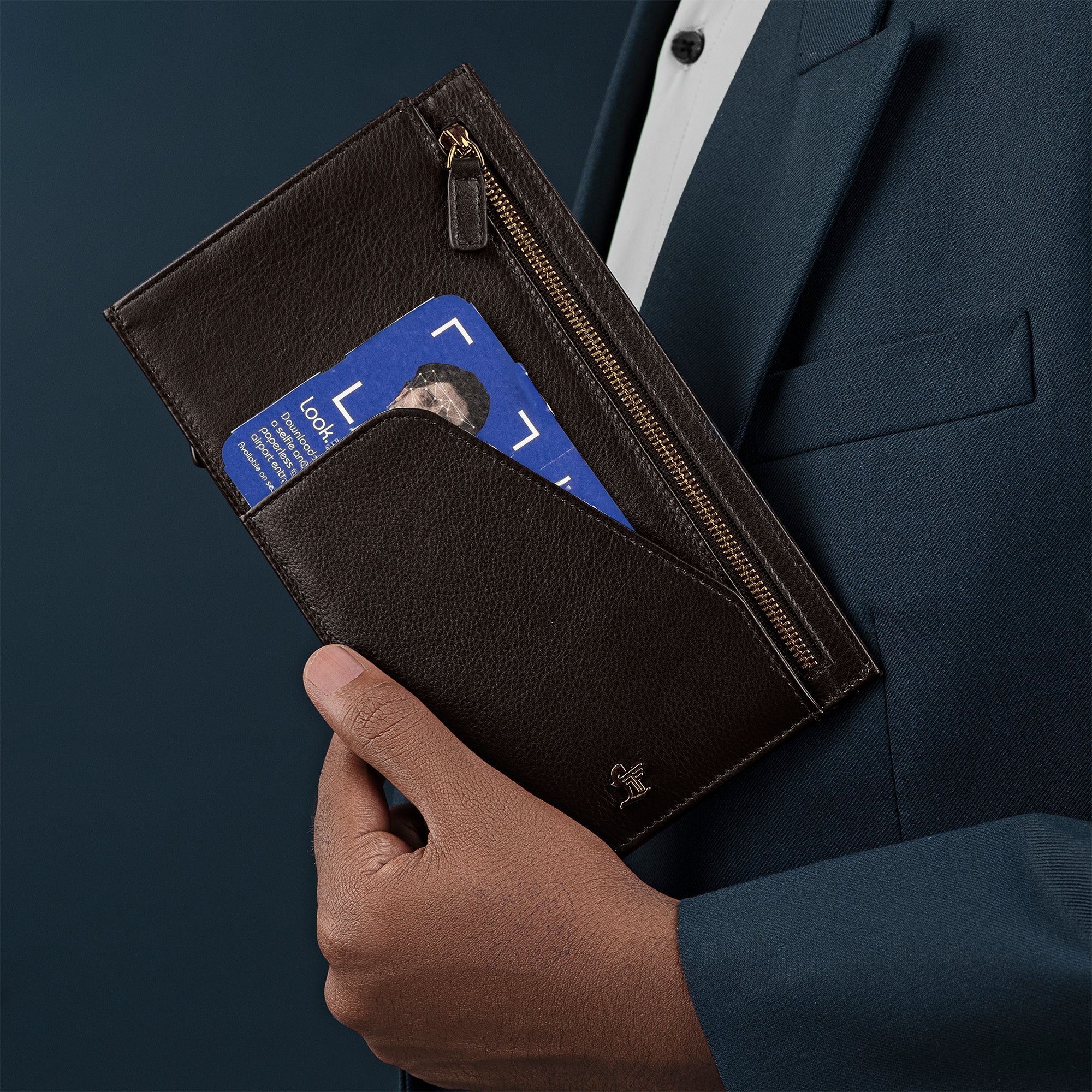 Genuine Leather Passport Cover Wallet for Family – Luxury travel organizer wallet designed to hold multiple passports for family trips.