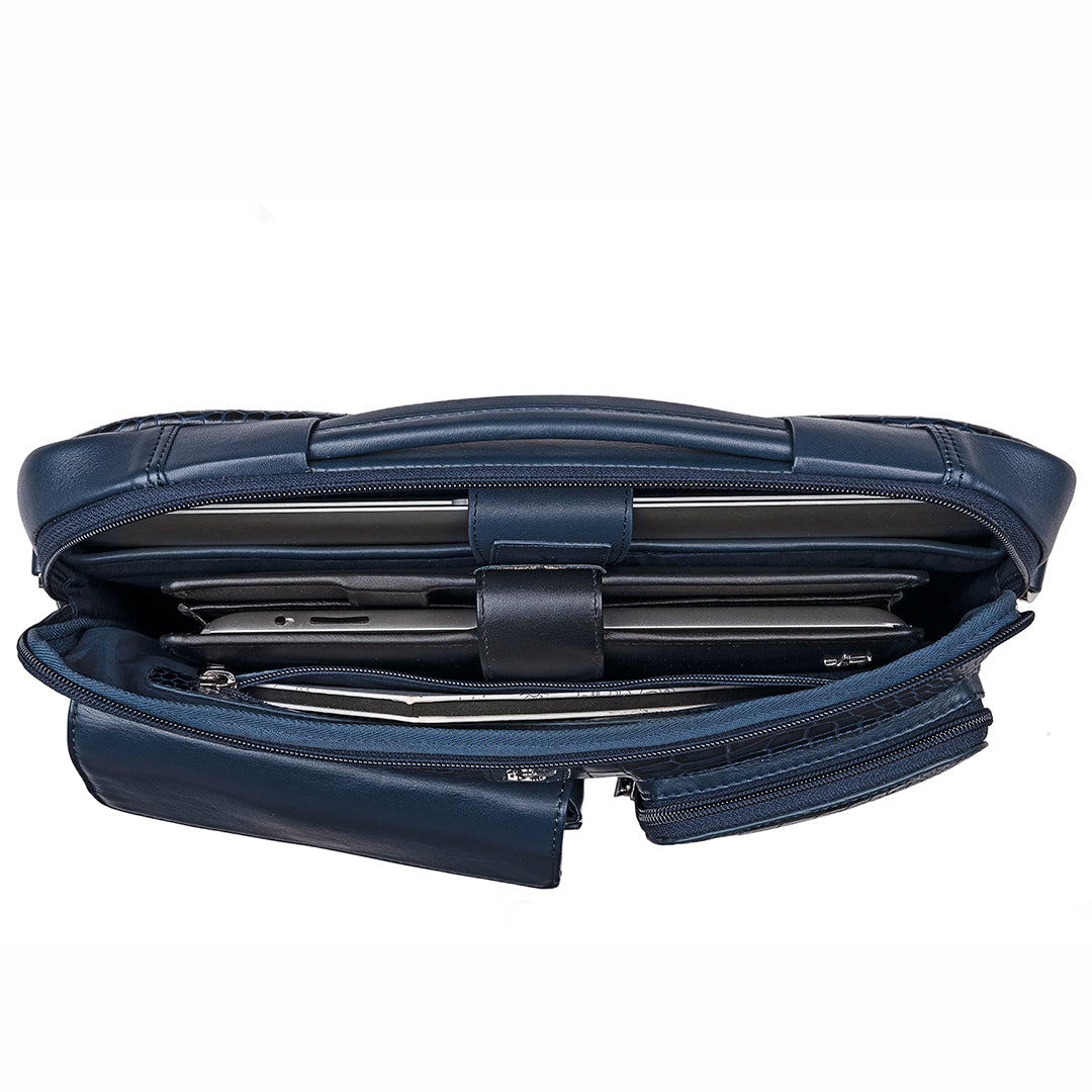 Professional look with man holding Laptop Sleeve IV leather office bag