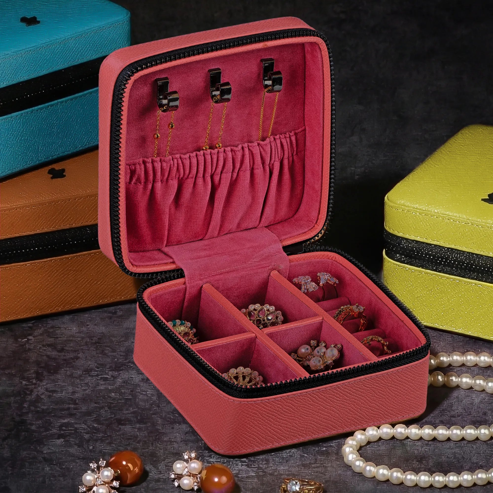 "Jewellery box 
Leather travel jewellery case 
Leather jewellery box 
Travel friendly Jewellery case"